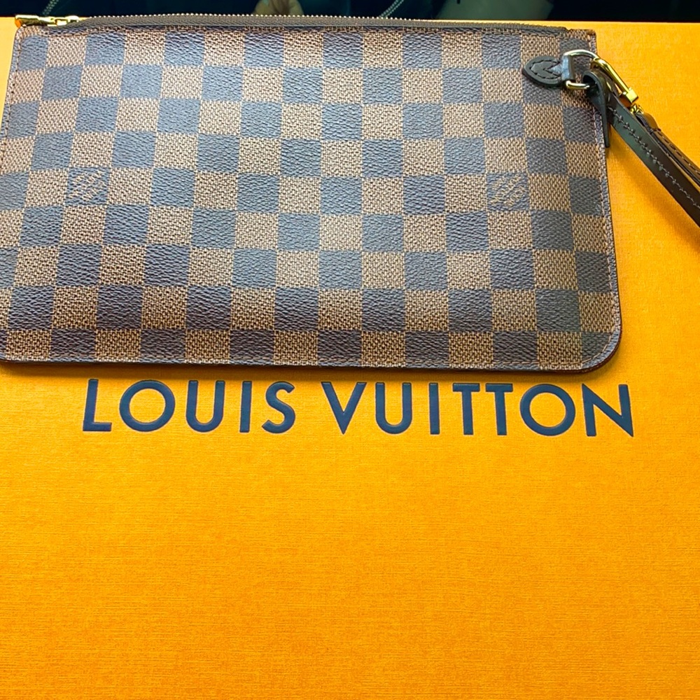 LV Damier Ebene Pochette